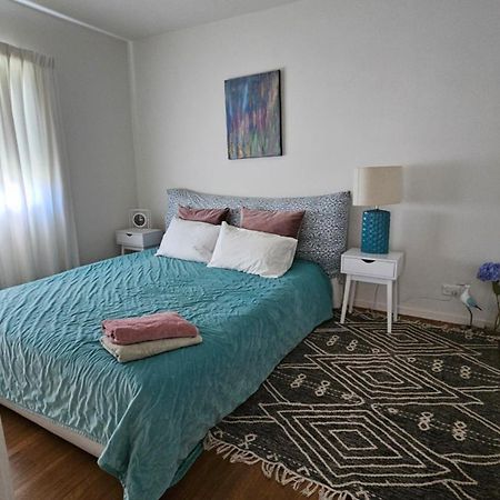 This Fabulous, Single-Level 3 Plus 1 Small Room With Folding Sofa Home Auckland Exterior foto