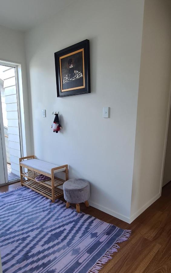 This Fabulous, Single-Level 3 Plus 1 Small Room With Folding Sofa Home Auckland Exterior foto